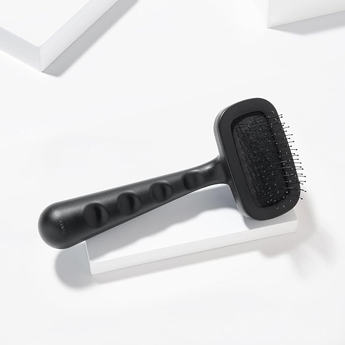 Tweezerman Dog and Cat Slicker Brush for Small Pets, Grooming Brush with Coated Bristles to Prevent Scratching and Ergonomic Handle